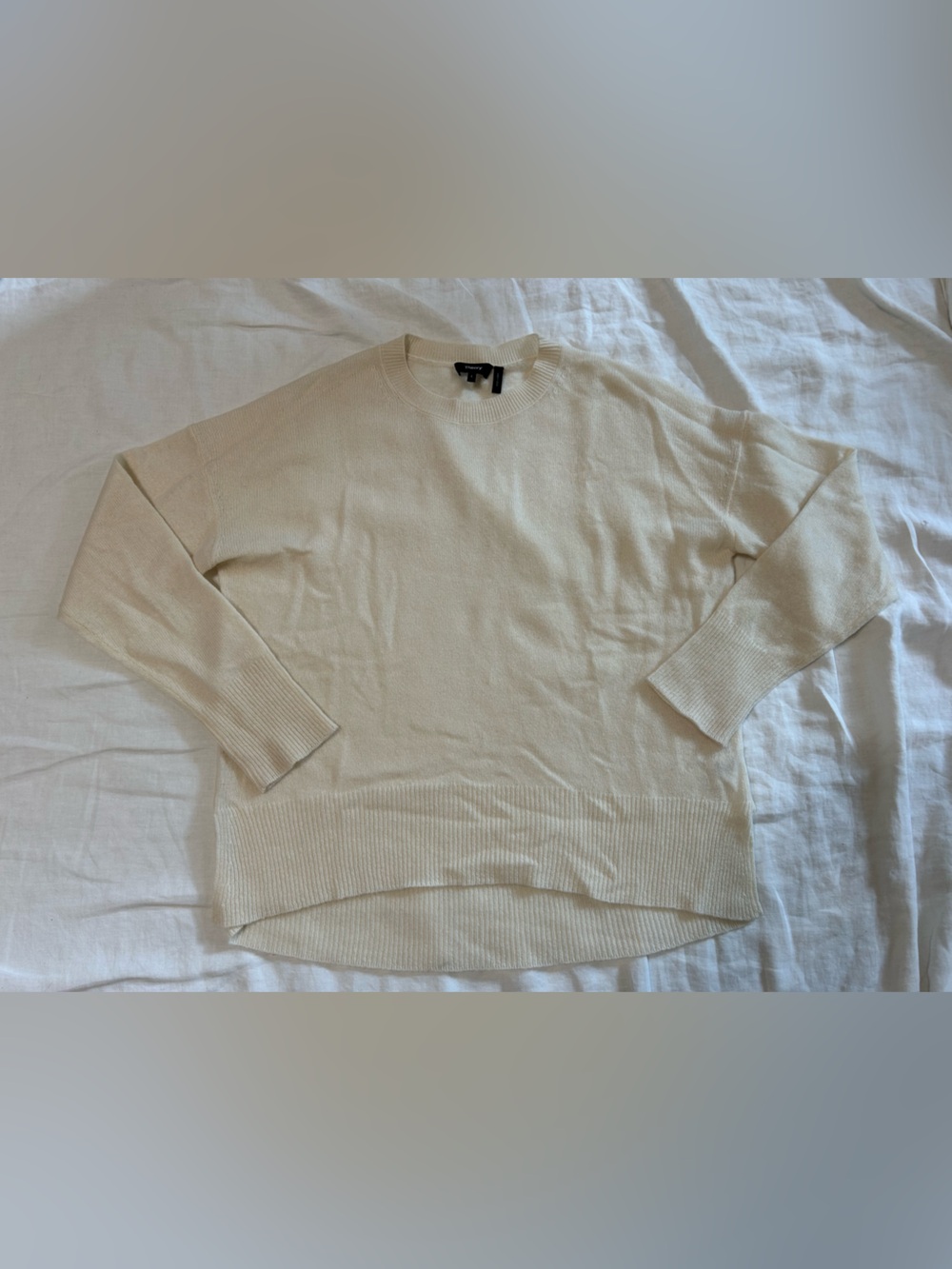 Theory Karenia L Cashmere Ivory Cream Lightweight Crewneck Sweater - Women